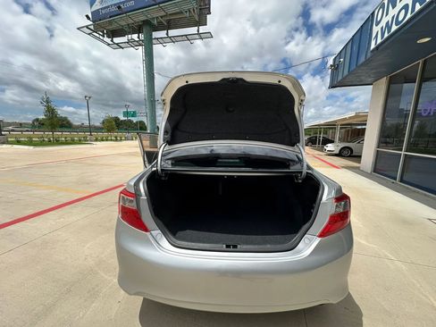 Used 2012 Toyota Camry LE FWD image 9