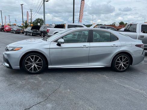 Used 2023 Toyota Camry SE FWD image 5