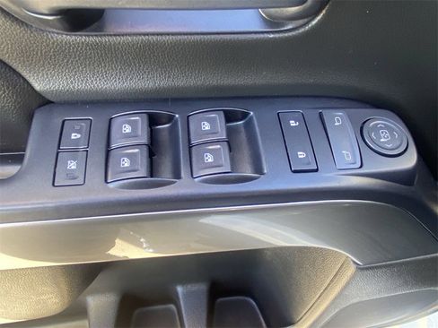 Used 2018 Chevrolet Silverado 1500 LT w/ Texas Edition image 13