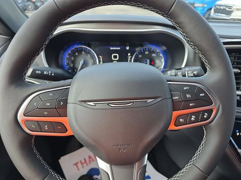 New 2027 Chrysler Pacifica Select AWD/4WD image 15