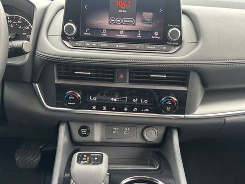 Used 2025 Nissan Rogue SV AWD/4WD image 17