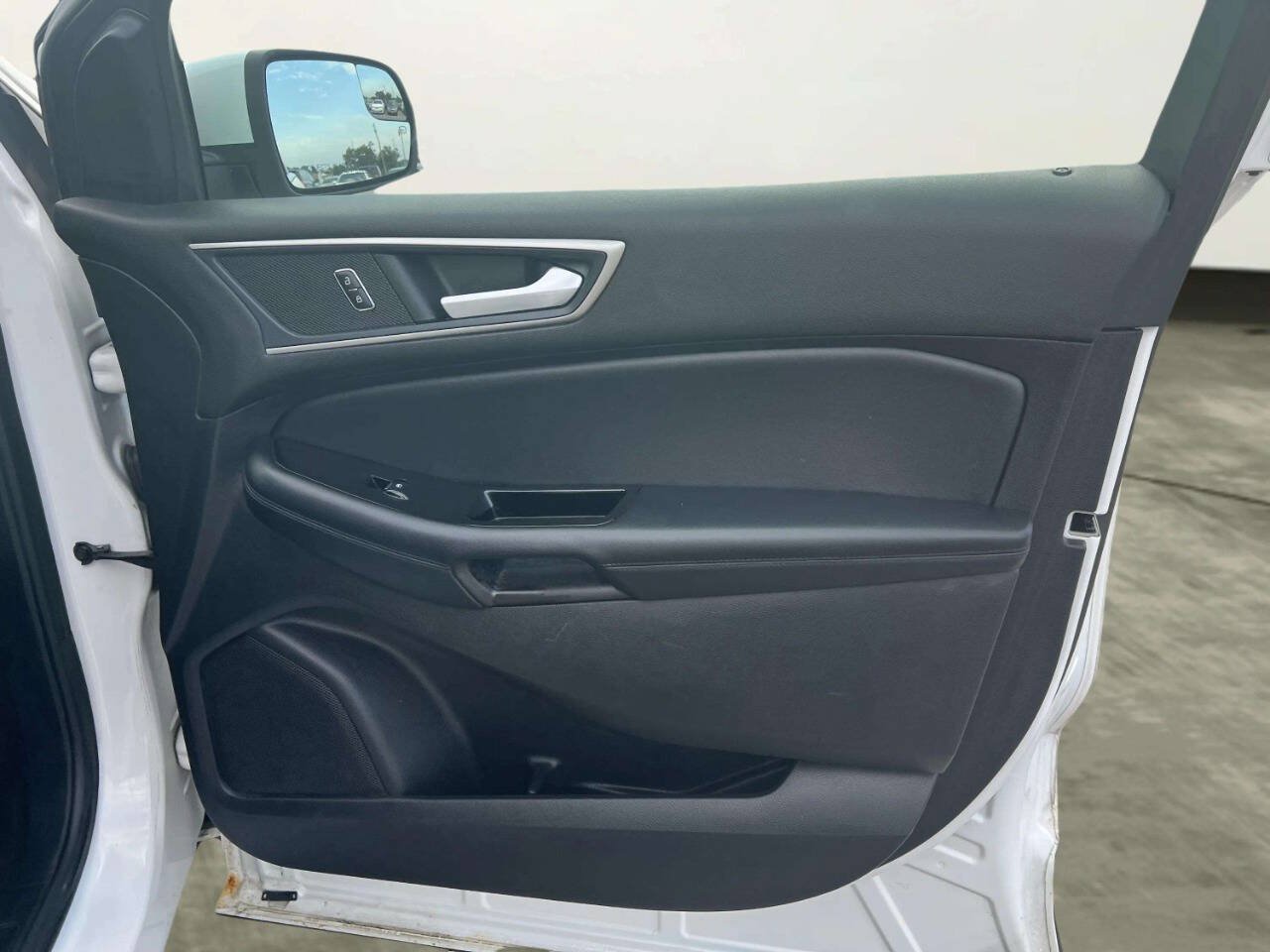 Used 2018 Ford Edge SEL AWD/4WD image 5