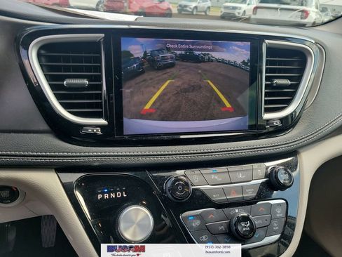 Used 2023 Chrysler Pacifica Touring-L FWD image 25