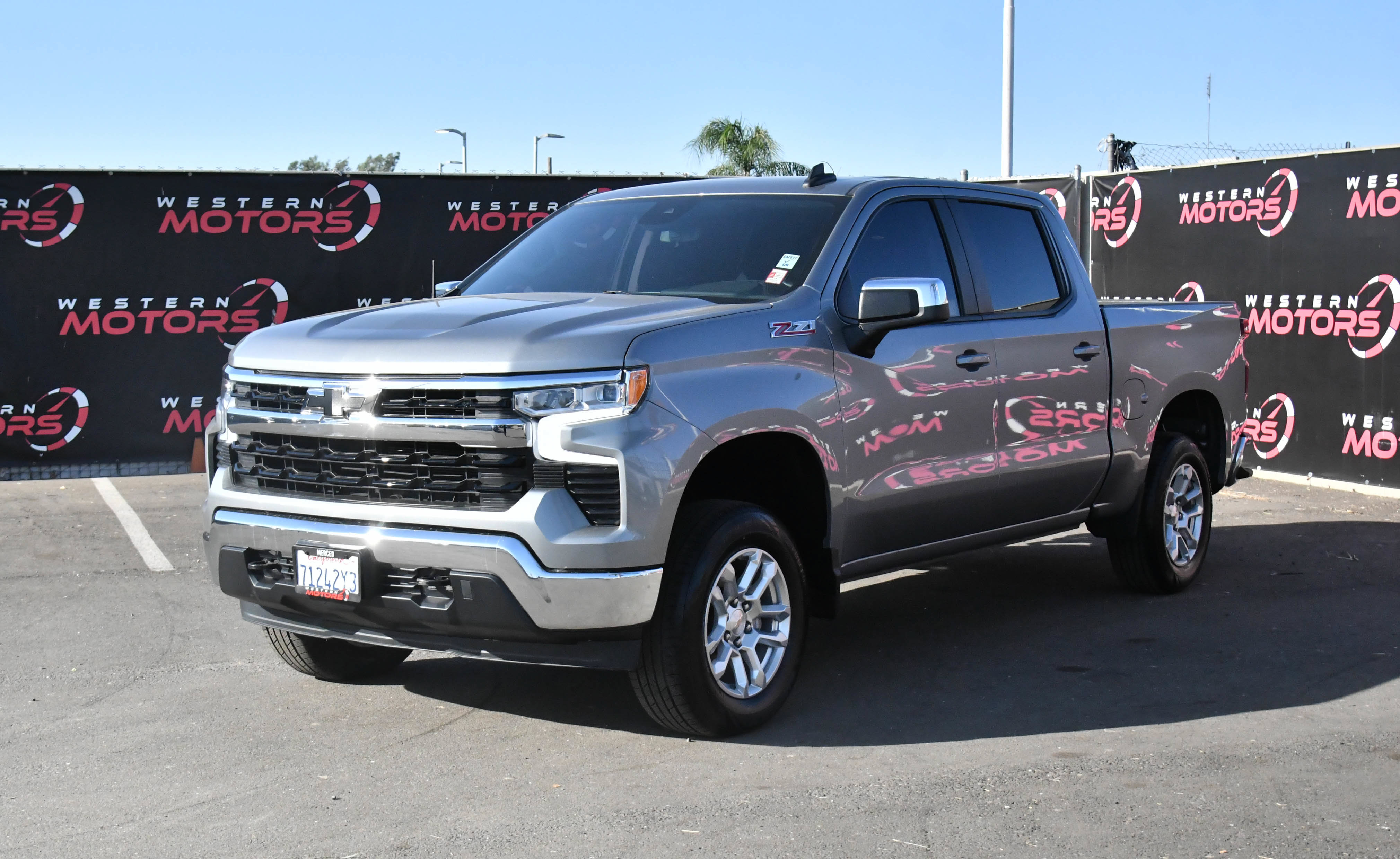 Used 2024 Chevrolet Silverado 1500 LT AWD/4WD image 3