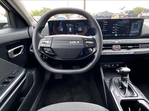 Used 2025 Kia K4 FWD image 6