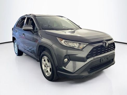 Used 2021 Toyota RAV4 XLE AWD/4WD image 3