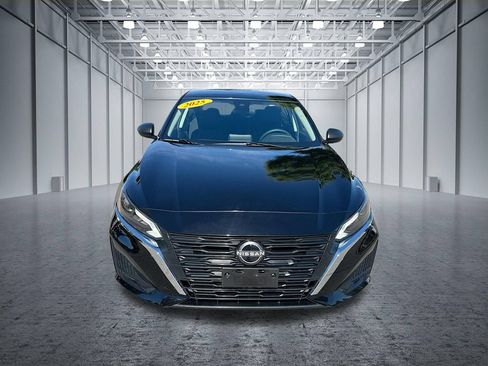 Certified 2025 Nissan Altima 2.5 SV FWD image 2