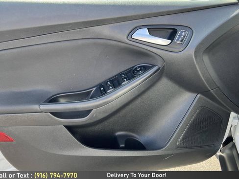 Used 2015 Ford Focus SE FWD image 17