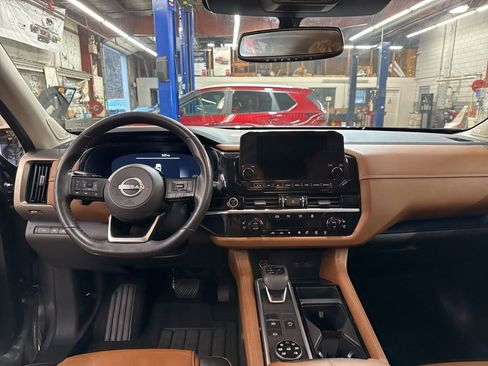 Used 2022 Nissan Pathfinder Platinum w/ Lighting Package (N93) image 13