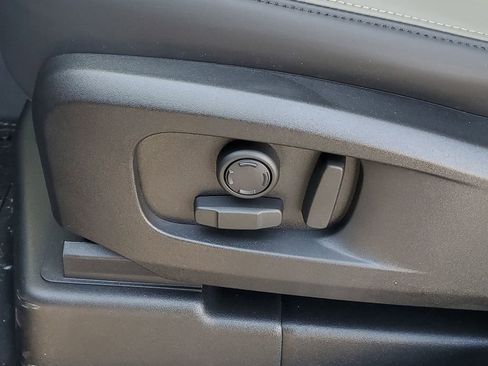 New 2026 Land Rover Defender 110 S image 9