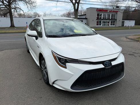 Used 2020 Toyota Corolla LE image 3