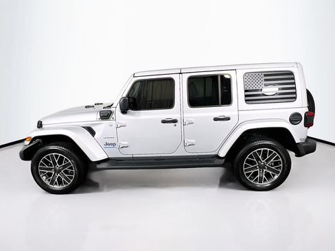 Used 2023 Jeep Wrangler Unlimited Sahara w/ Cold Weather Group AWD/4WD image 4