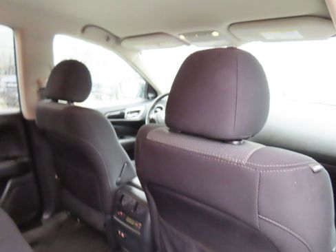 Used 2019 Nissan Pathfinder SV image 37