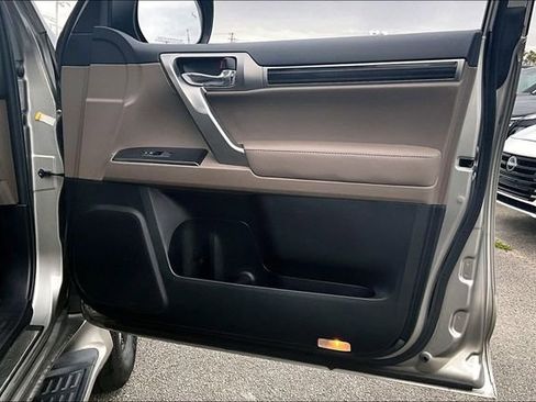 Used 2022 Lexus GX 460 Premium w/ Premium Plus Package image 29