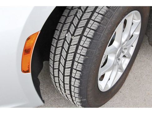 Used 2023 Chrysler Pacifica Touring-L FWD image 32