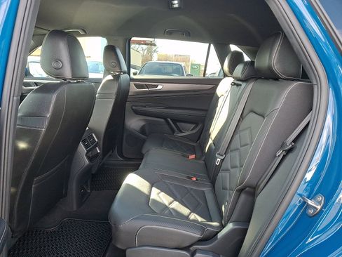 Certified 2025 Volkswagen Atlas Cross Sport SE image 10