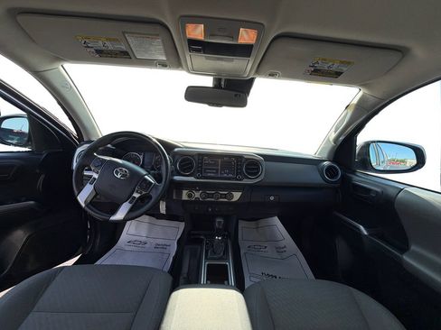 Used 2020 Toyota Tacoma SR5 AWD/4WD image 9
