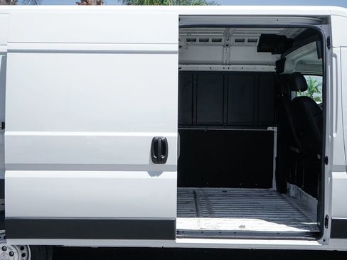 Used 2025 RAM ProMaster 2500 w/ Convenience Group FWD image 11