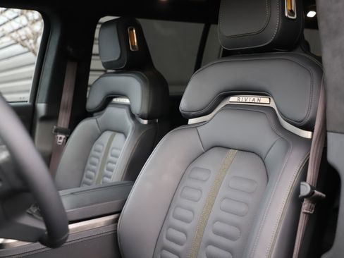 Used 2023 Rivian R1S Adventure image 19