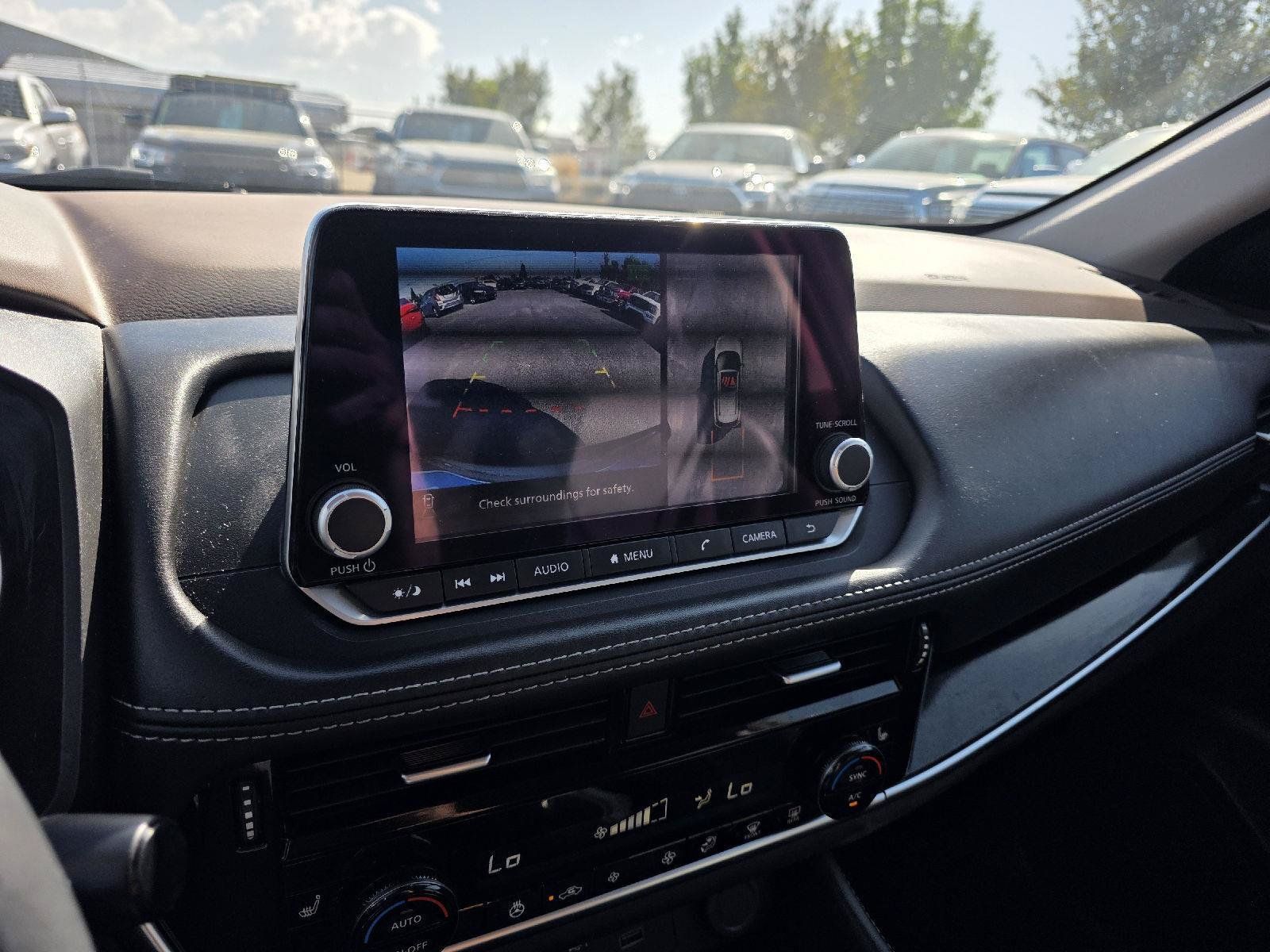 Used 2023 Nissan Rogue SL AWD/4WD image 16