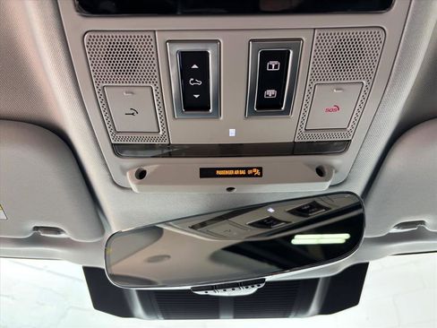 Used 2025 Land Rover Defender 110 S image 12