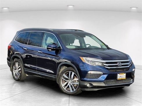 Used 2017 Honda Pilot Touring image 1