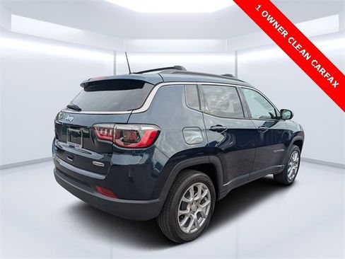 Used 2024 Jeep Compass Latitude image 3
