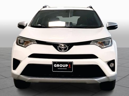 Used 2016 Toyota RAV4 SE image 3