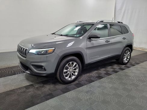 Used 2020 Jeep Cherokee Latitude Plus w/ Comfort/Convenience Group AWD/4WD image 2