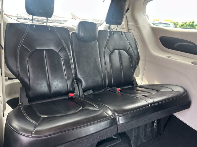 Used 2023 Chrysler Pacifica Touring-L FWD image 35