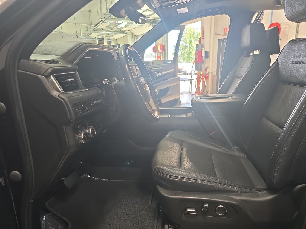 Used 2023 GMC Yukon Denali w/ Denali Reserve Package AWD/4WD image 16
