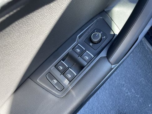 Used 2018 Volkswagen Tiguan SE w/ Panoramic Sunroof Package image 21