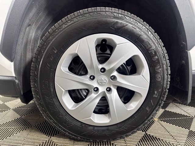Used 2024 Toyota RAV4 LE AWD/4WD image 10