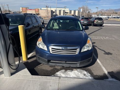 Used 2010 Subaru Outback 2.5i image 2