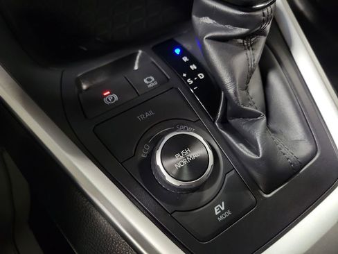 Used 2025 Toyota RAV4 XLE image 15