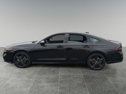 Used 2023 Honda Accord Sport image 2