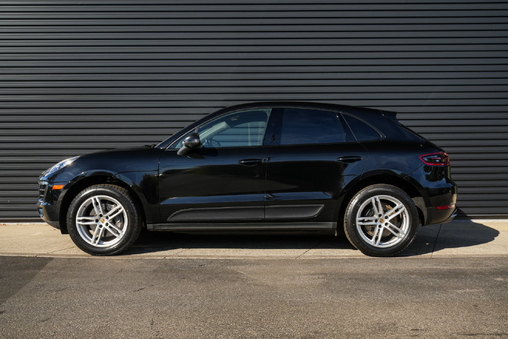 Certified 2018 Porsche Macan AWD/4WD image 2