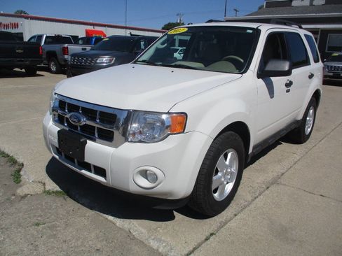 Used 2012 Ford Escape XLT AWD/4WD image 2