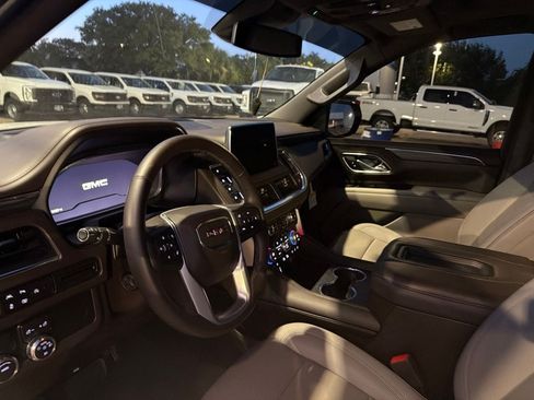 Used 2023 GMC Yukon SLT w/ SLT Premium Package RWD image 6