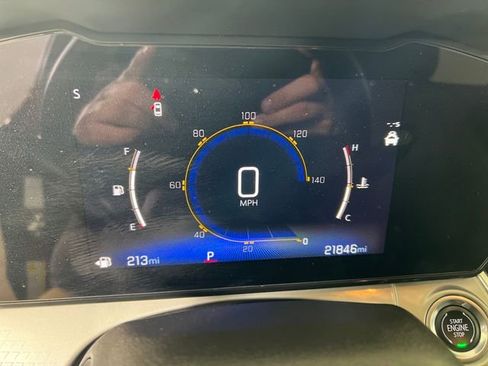 Used 2025 Chevrolet Trax LT w/ LT Convenience Package FWD image 16