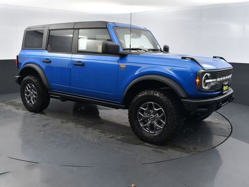 New 2025 Ford Bronco Badlands image 3