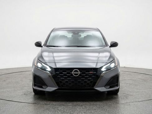 Used 2025 Nissan Altima 2.5 SR FWD image 2