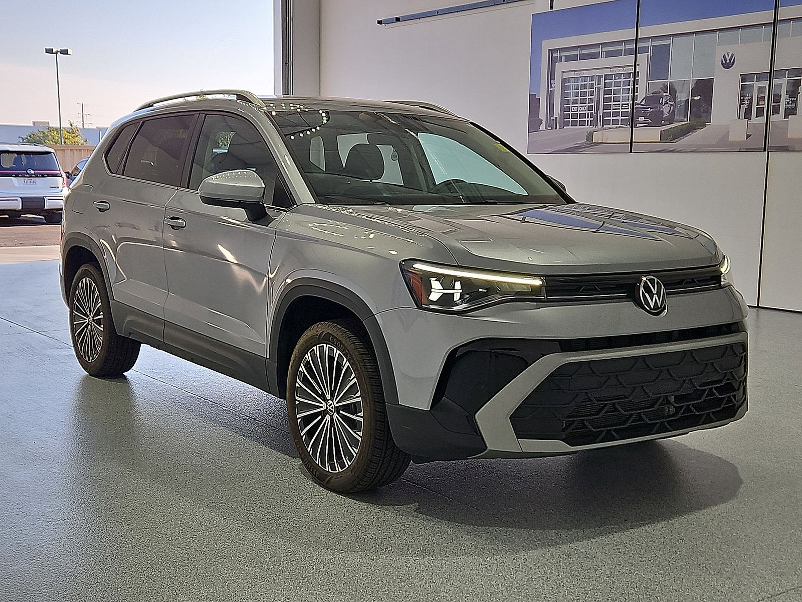 Certified 2025 Volkswagen Taos SE FWD image 2