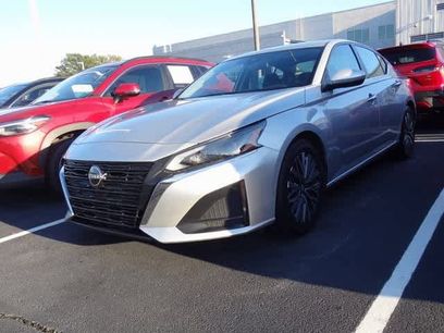 Used 2023 Nissan Altima 2.5 SV
