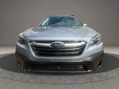 Used 2022 Subaru Outback Premium AWD/4WD image 2