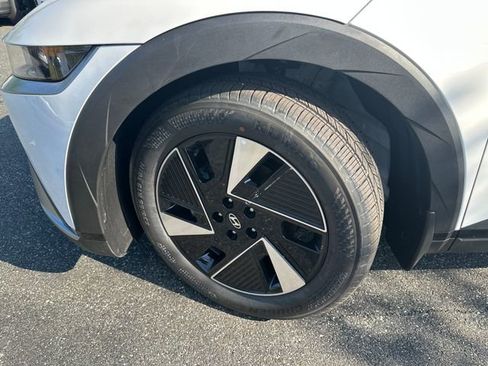 Certified 2025 Hyundai Ioniq 5 SEL image 23