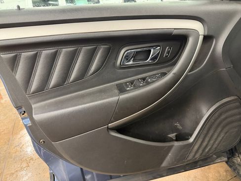Used 2018 Ford Taurus SEL FWD image 18