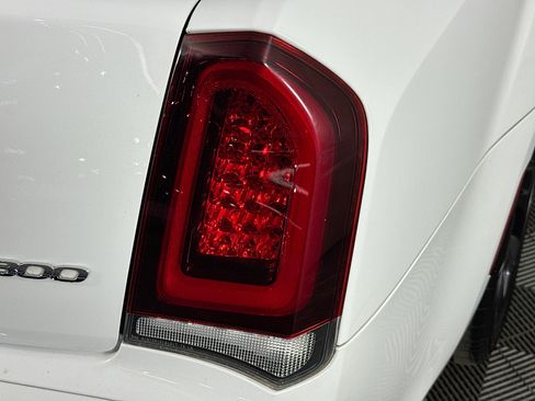 Used 2019 Chrysler 300 Touring w/ Sport Appearance Package image 31