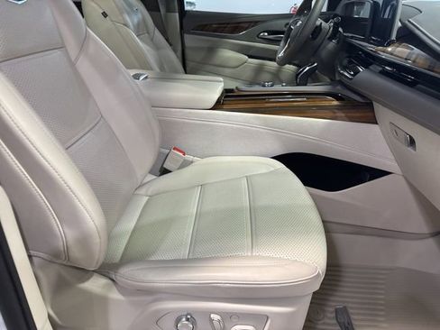 Used 2024 Cadillac Escalade Sport Platinum w/ LPO, ONYX Package image 5