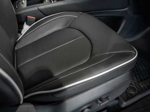 New 2026 Chrysler Pacifica Limited image 38